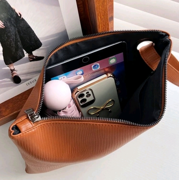 NEW-CLUTCH 👛 - Picture 2 of 4